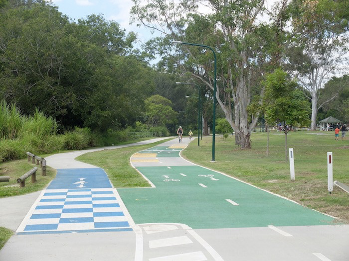 Segregated cyclepath in Brisbane beside a pedestrian pathway.